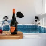Asera - Prive Jacuzzi Kamári